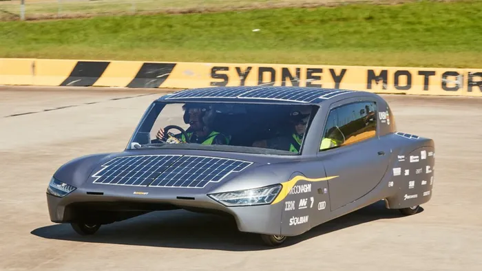 Mundo Positivo Carro Movido A Energia Solar Entra Para O Livro Dos