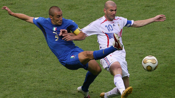 French midfielder Zinedine Zidane (R) fi