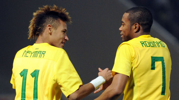 Brazilian forward Neymar (L) celebrates