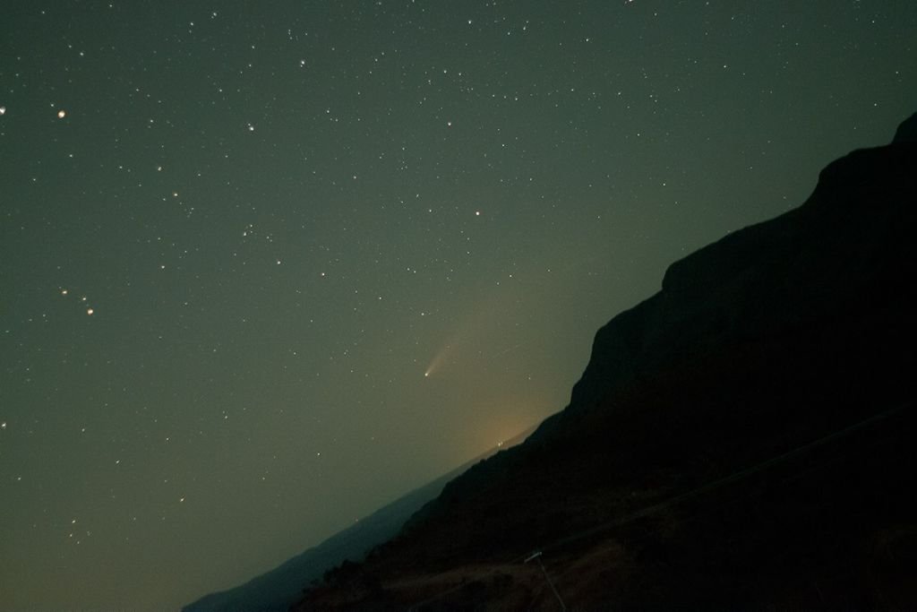 Cometa NEOWISE passa pelo Brasil e é fotografado no céu noturno; veja imagens - 3