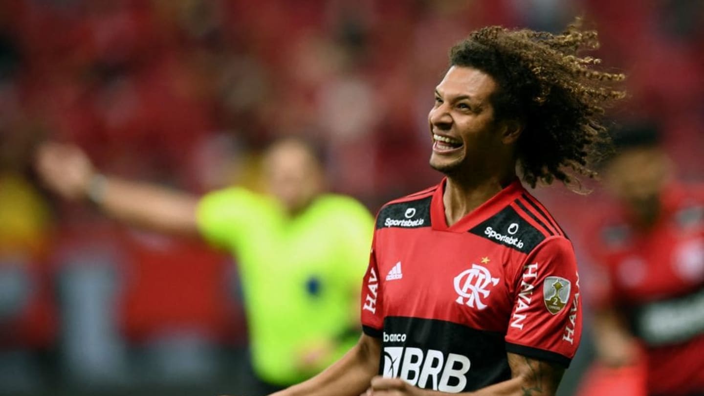 Medalhão se destaca nos treinos e ganha status de intocável no Flamengo de Renato - 1