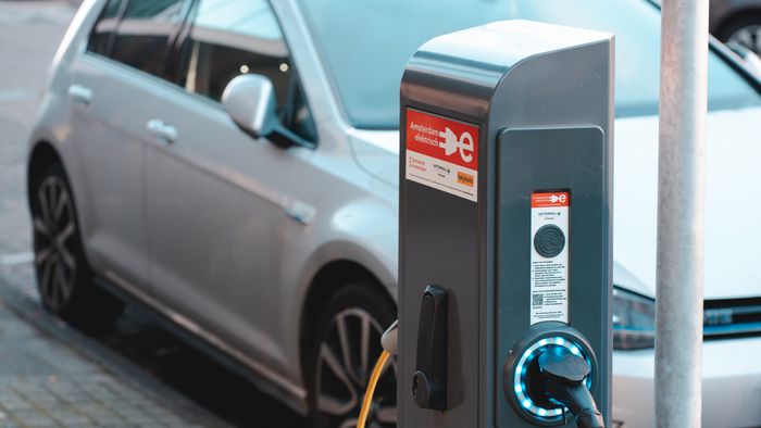 Vendas de carros elétricos superam as de carro a combustão na Europa pela 1ª vez - 1