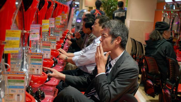 Lights dim for Japan's pachinko parlours 