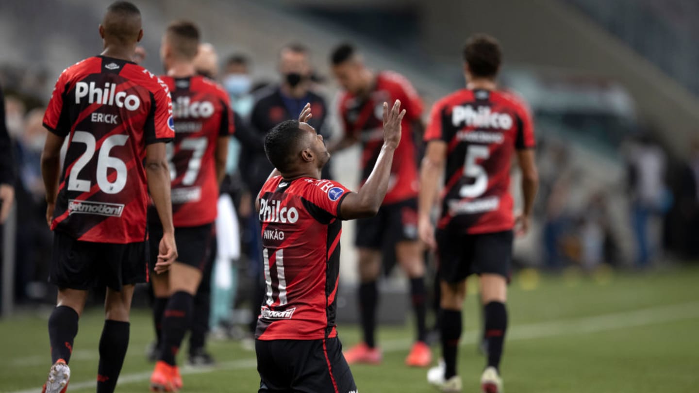 Quais eram os titulares de Flamengo e Athletico-PR no último duelo entre eles pela Copa do Brasil? - 2