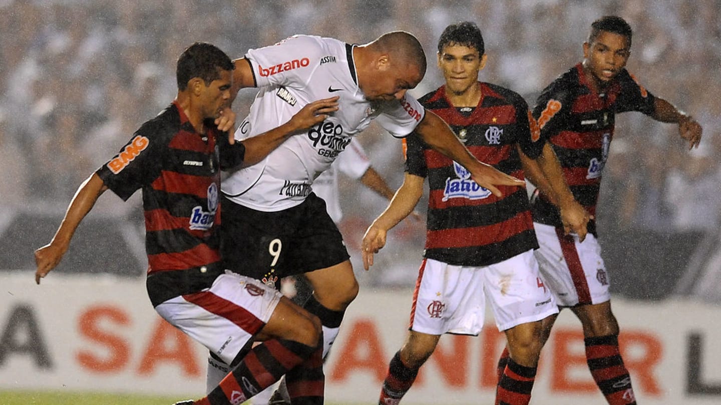 4 grandes estrelas que atuaram no único mata-mata entre Corinthians e Flamengo pela Libertadores - 2