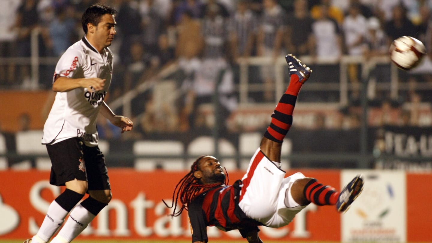 4 grandes estrelas que atuaram no único mata-mata entre Corinthians e Flamengo pela Libertadores - 4