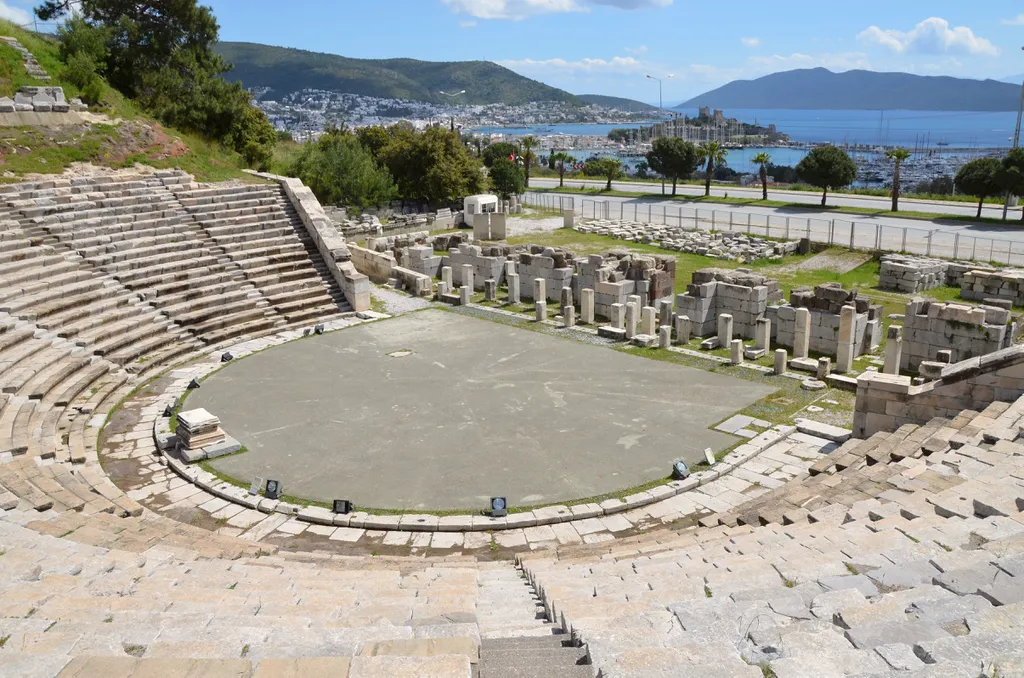 O crescente fértil, que inclui a Anatólia, abriga diversos lugares importantíssimos para a história humana, como Halicarnasso: na imagem, o Teatro da cidade (Imagem: Carole Raddato/CC-BY-S.A-2.0)