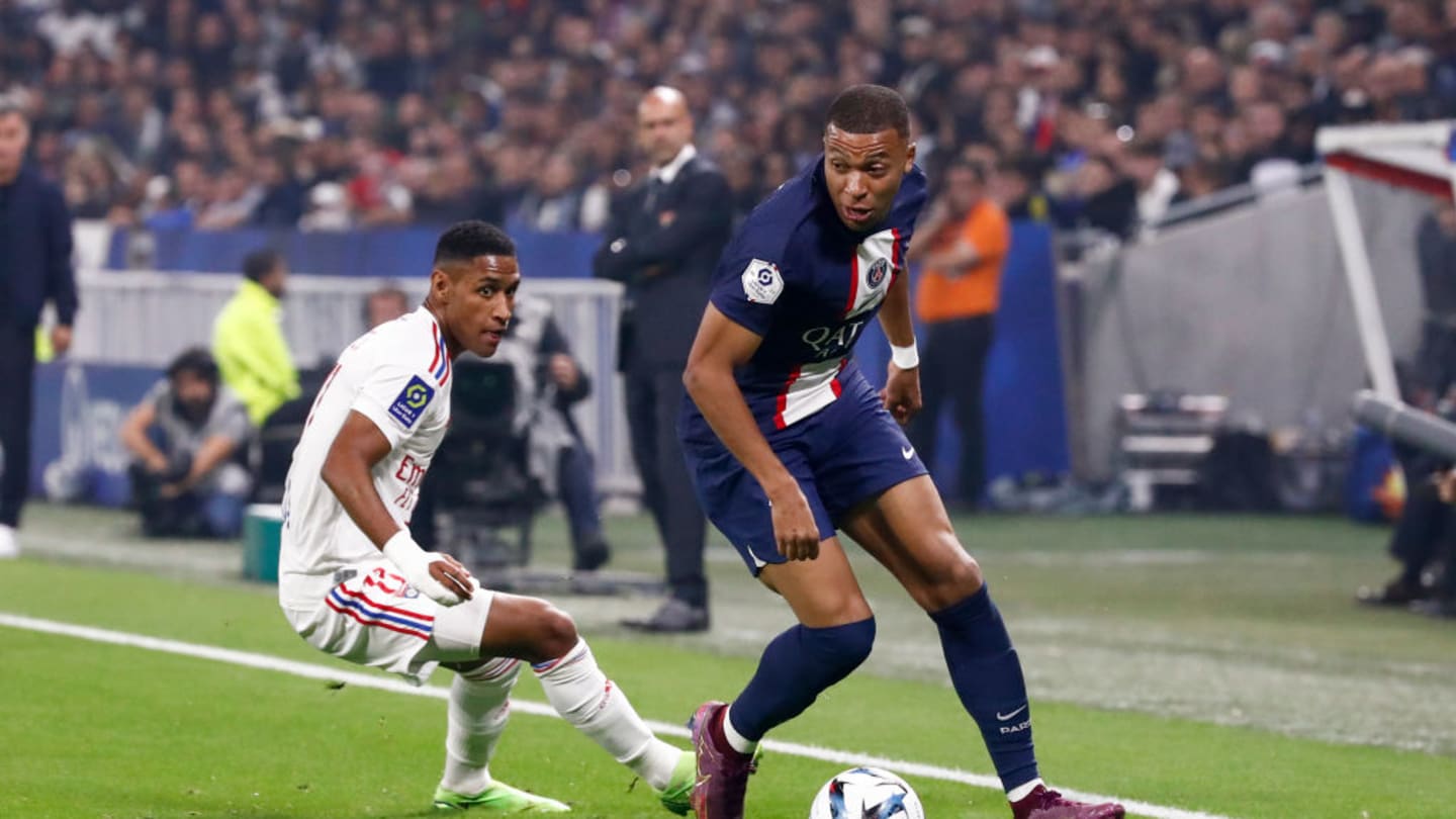 Neymar e Mbappé possuem uma relação fria; falta de sintonia entre eles é nítida, destaca jornal francês - 1