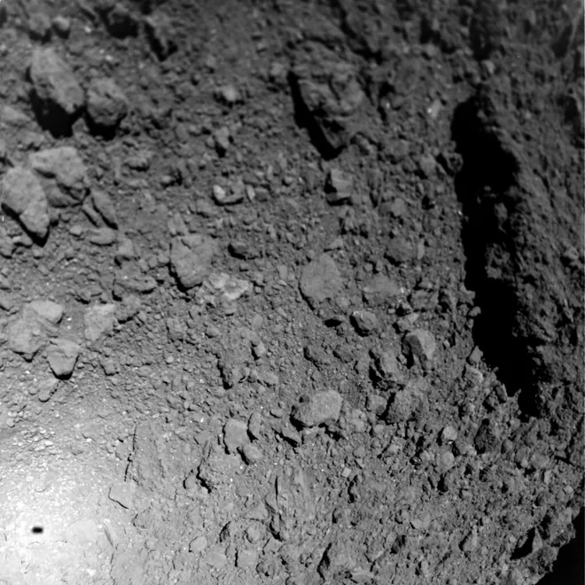 Amostras do asteroide Ryugu contêm gases da exposição ao espaço - 2