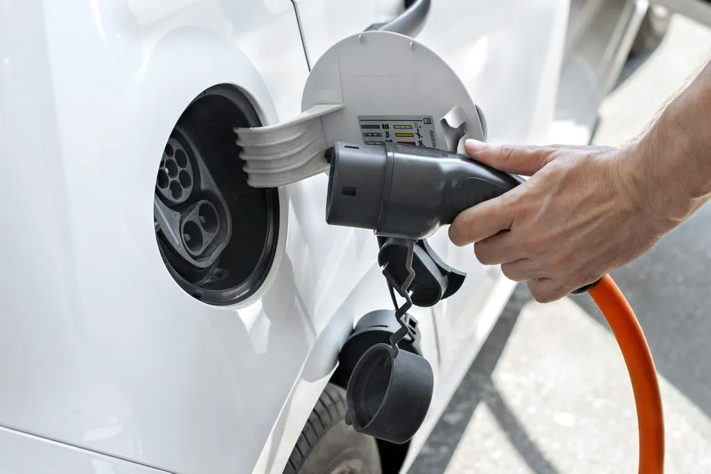 2023 deve trazer novas opções e queda de preço nos carros elétricos (Imagem: Divulgação/alexstand/Envato)