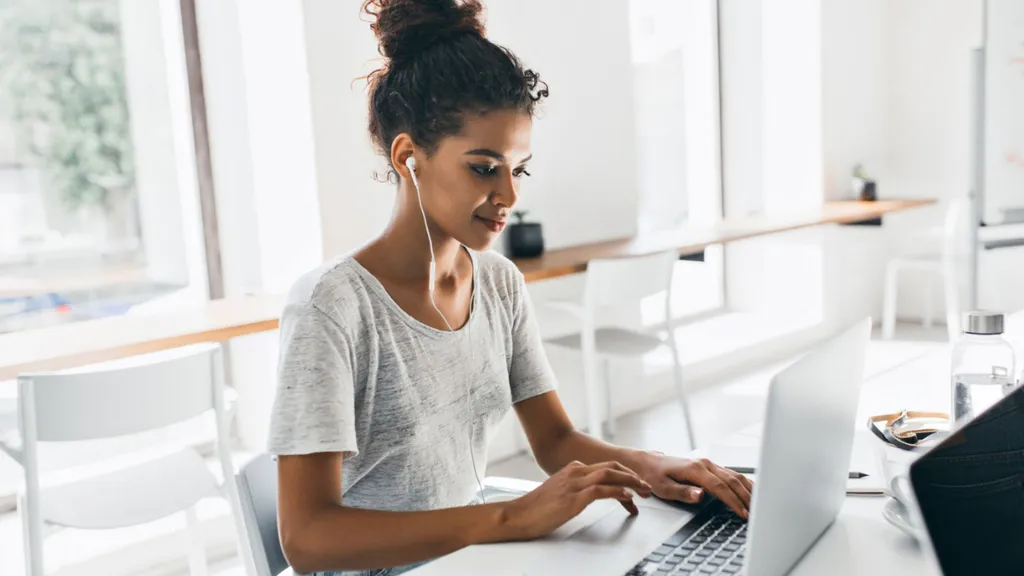 Cursos grátis de tecnologia | Programação para mulheres e jovens de baixa renda - 2