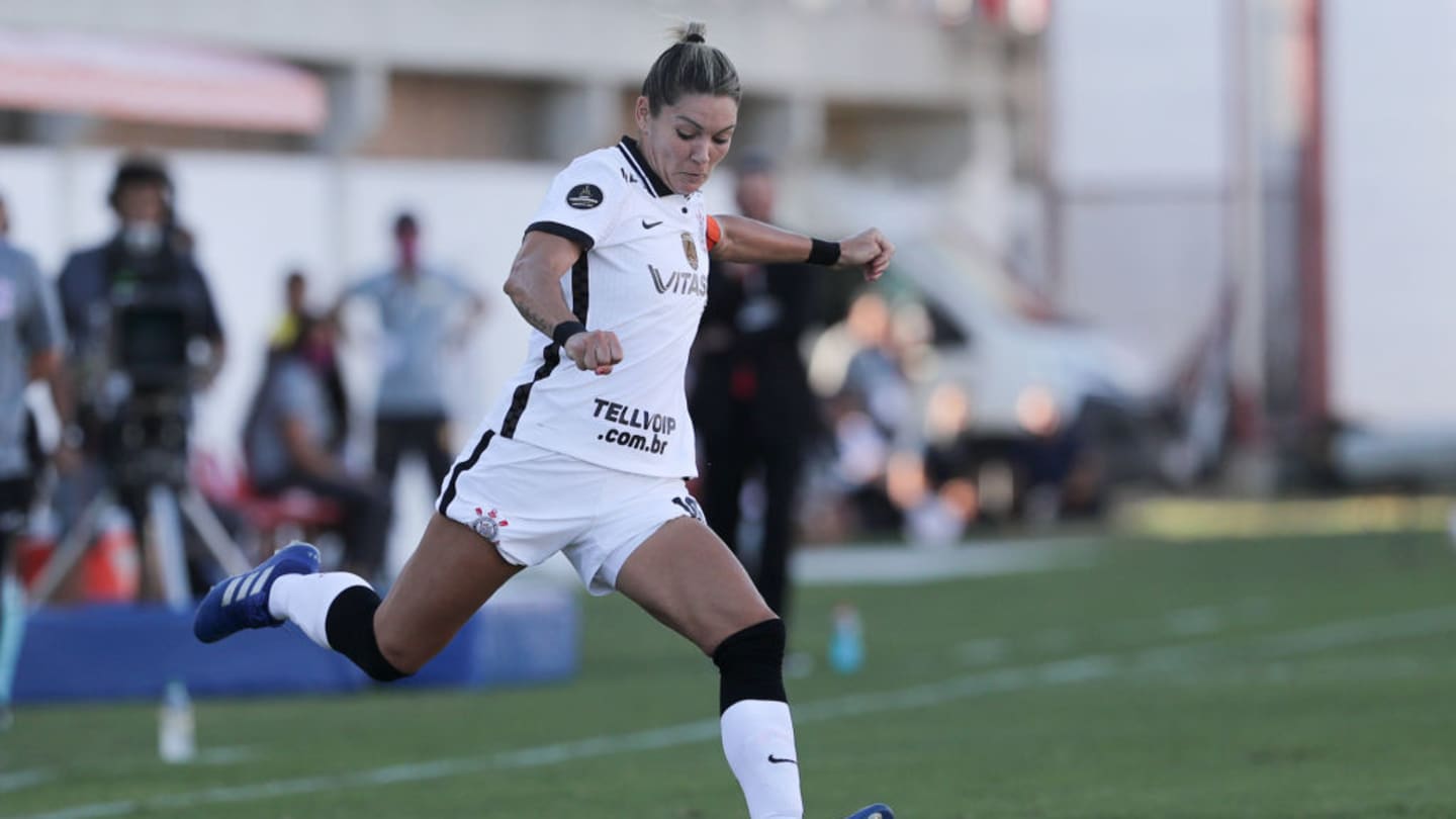 Elenco feminino do Corinthians se posiciona sobre contratação de técnico Cuca; veja comunicado - 1