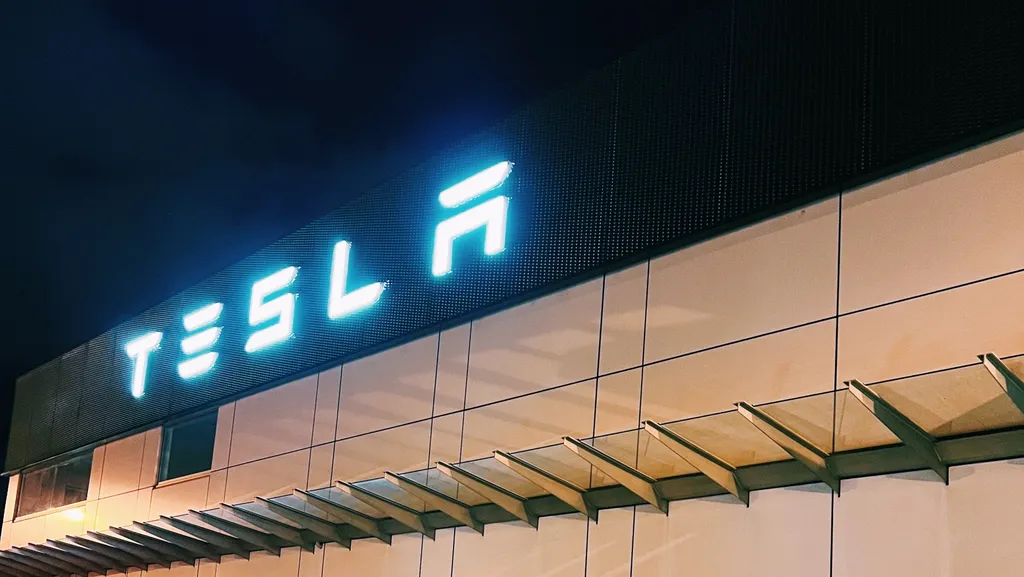 Elon Musk “vaza” imagem de novo Tesla, que pode ser o Model 2 - 2