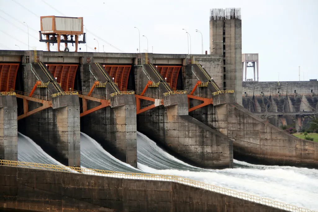 A capacidade hidrelétrica do Brasil e do Canadá garante que neles o uso de eletricidade seja o mais ambientalmente amigável (Imagem: Cmasi/Wikimedia Commons)