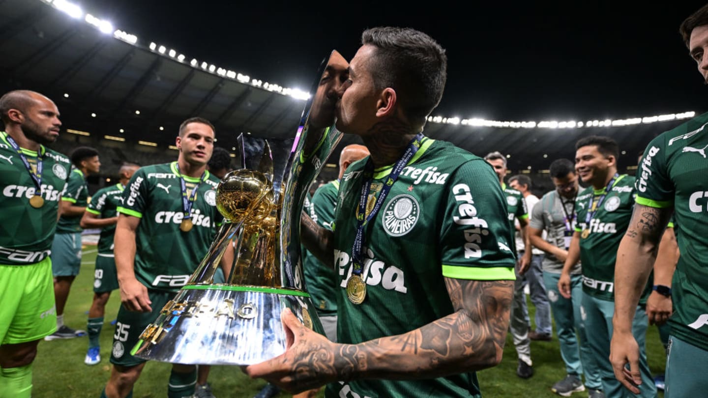 Qual era a escalação titular do Palmeiras na estreia da temporada 2023? - 3