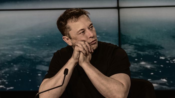 Elon Musk dá alfinetada em CEO da Boeing por astronautas 