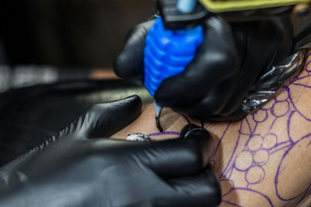 Bactérias infecciosas são detectadas em tintas para tatuagem - 2