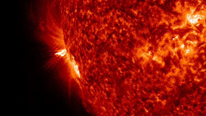 Sol libera erupção do tipo mais forte e causa blecautes de rádio - 1