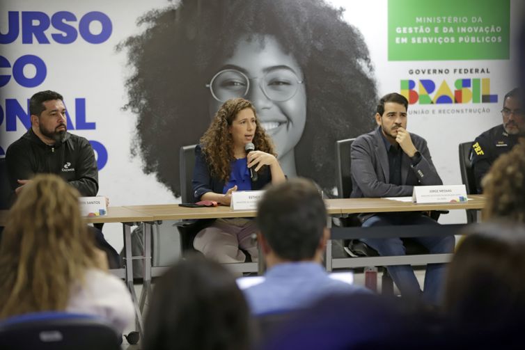 Brasília (DF), 18.08.2024 - Ministra da Gestão e da Inovação em Serviços Públicos, Ester Dweck, durante entrevista coletiva sobre o balanço do Concurso Público Nacional Unificado – CPNU.  Foto: Bruno Peres/Agência Brasil