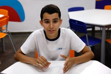 Rio de Janeiro (RJ), 16/09/2024 - Pedro Araújo, 13 anos, estudante do 8º ano, na Escola Municipal Nilo Peçanha, em São Cristóvão, zona norte da cidade. Foto: Tânia Rêgo/Agência Brasil