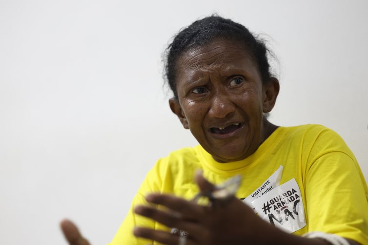 Rio de Janeiro (RJ) 05/02/2025 – A vendedora Lucimar José da Silva discute em audiência pública problemas e políticas públicas para trabalhadores ambulantes e camelôs na cidade. Foto: Fernando Frazão/Agência Brasil